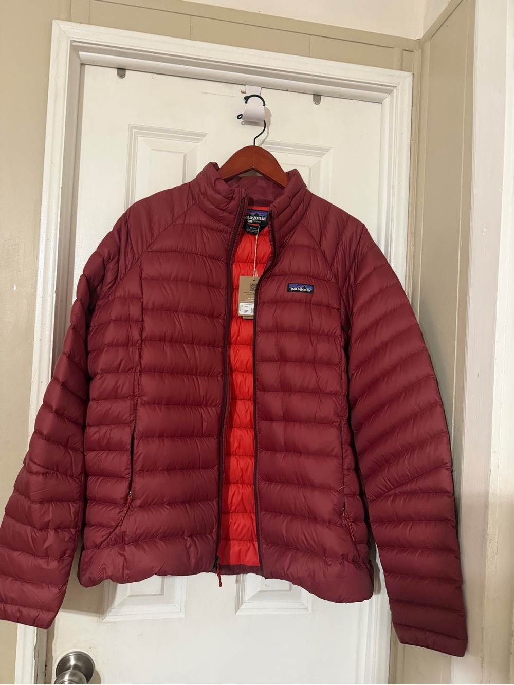 Size XL. Color is oxide red Patagonia women’s down sweater  jacket Puffer  new